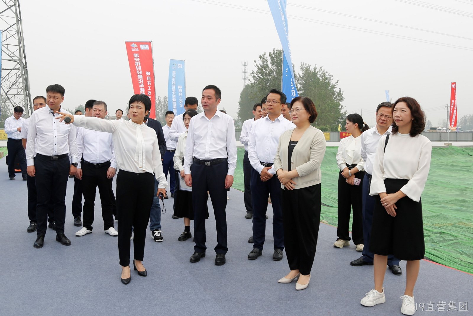 1696670165479772.jpg 淮安J9直营集团轻量化车载新型显示组件项目开工建设3.JPG